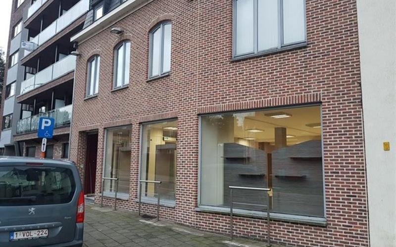 Commercial property with warehouse in Genk for rent - Shop / Street side